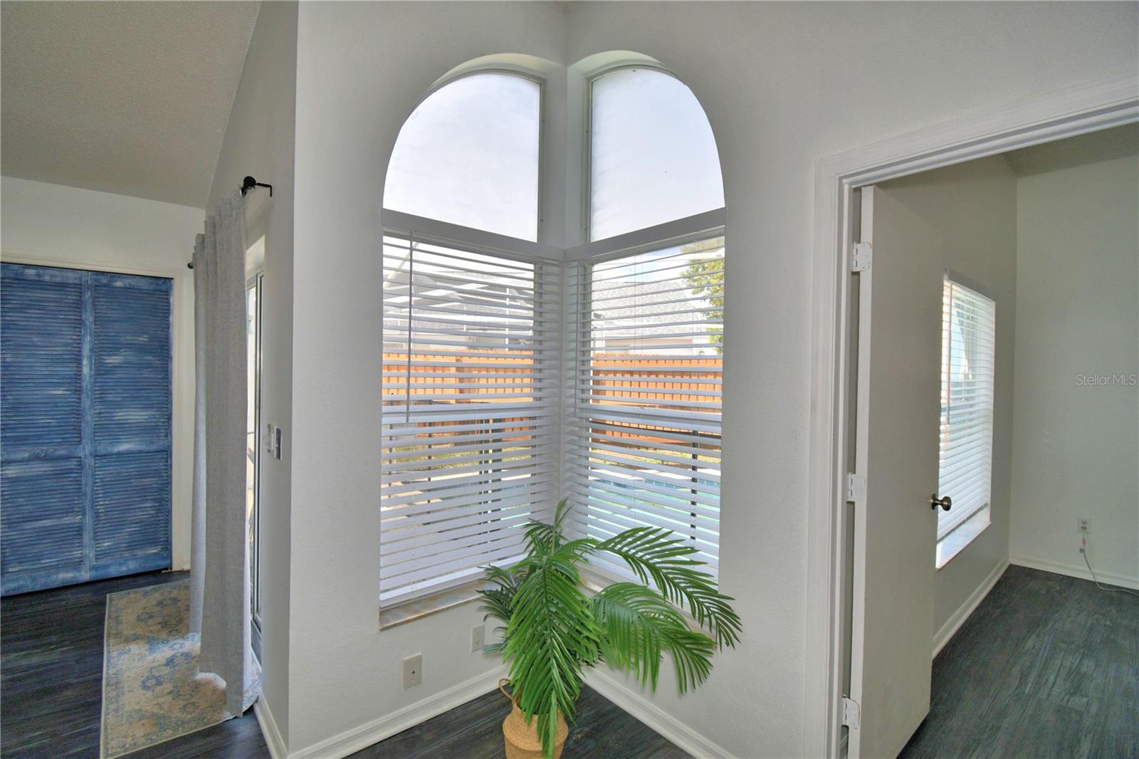 2935 Dickens Cir Property Photo 22