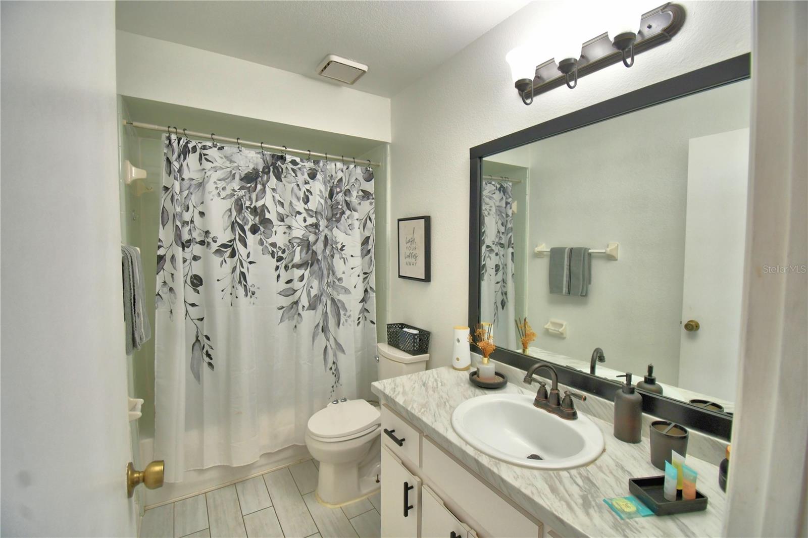 2935 Dickens Cir Property Photo 24