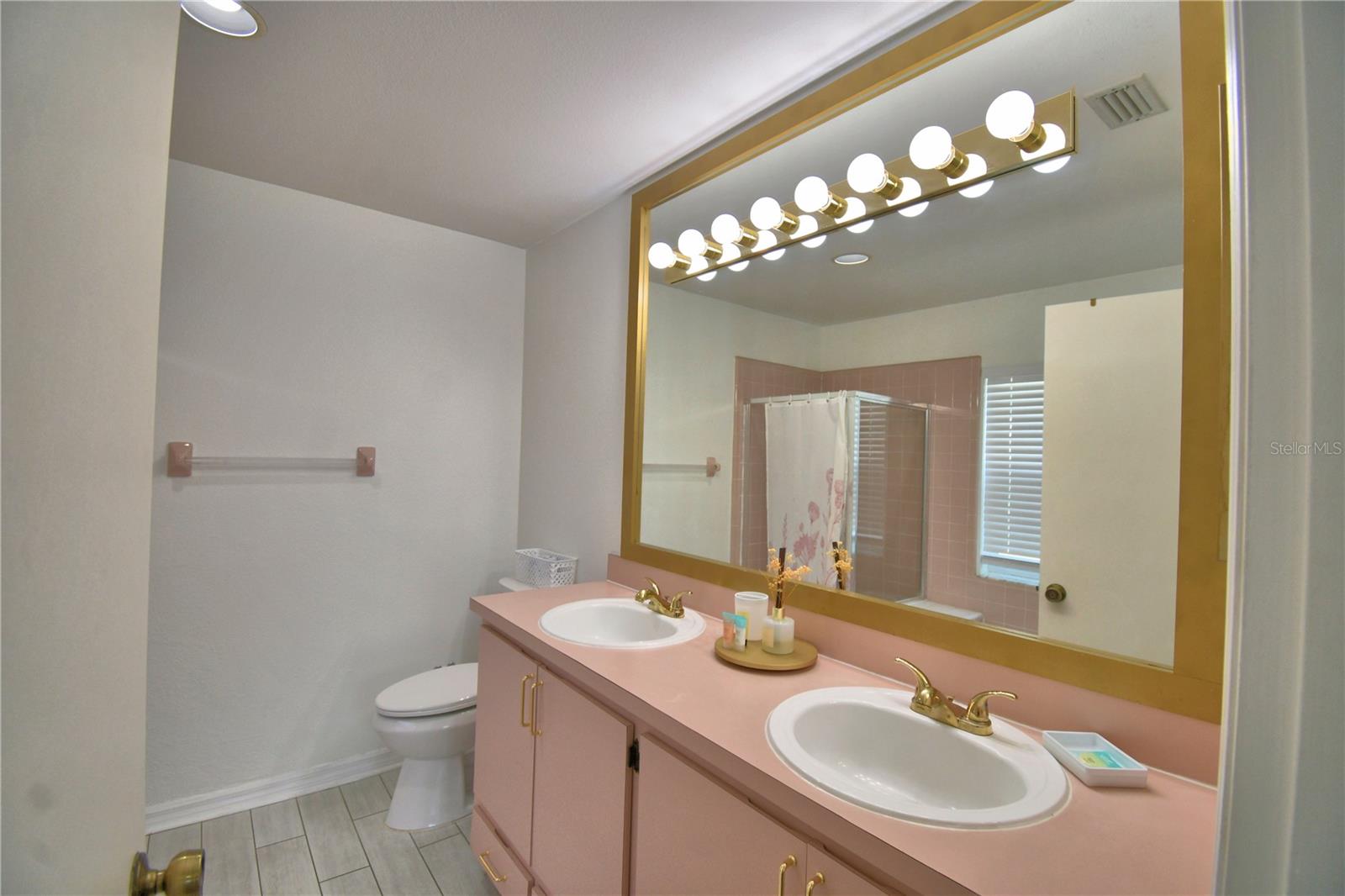 2935 Dickens Cir Property Photo 42