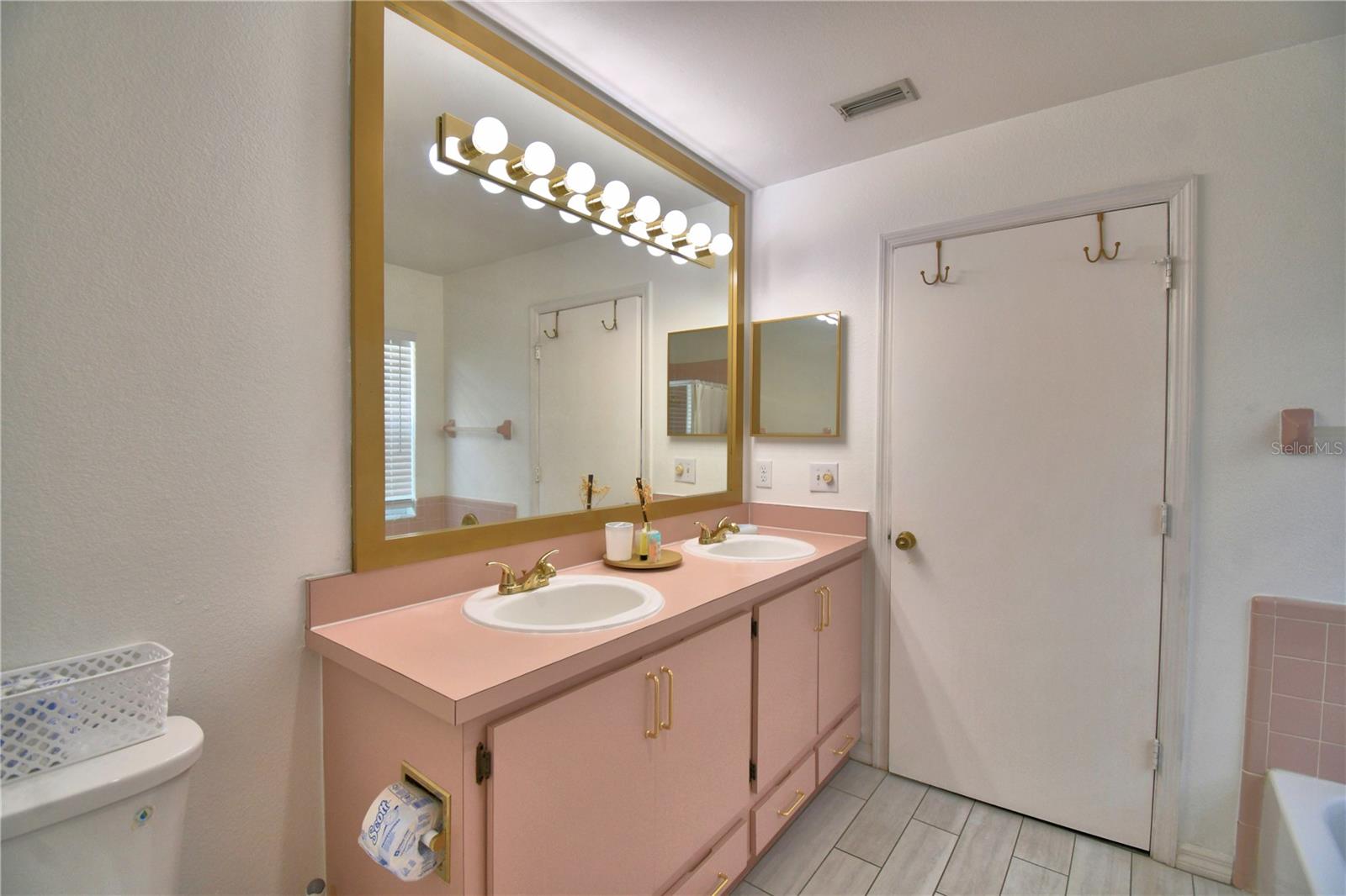 2935 Dickens Cir Property Photo 46