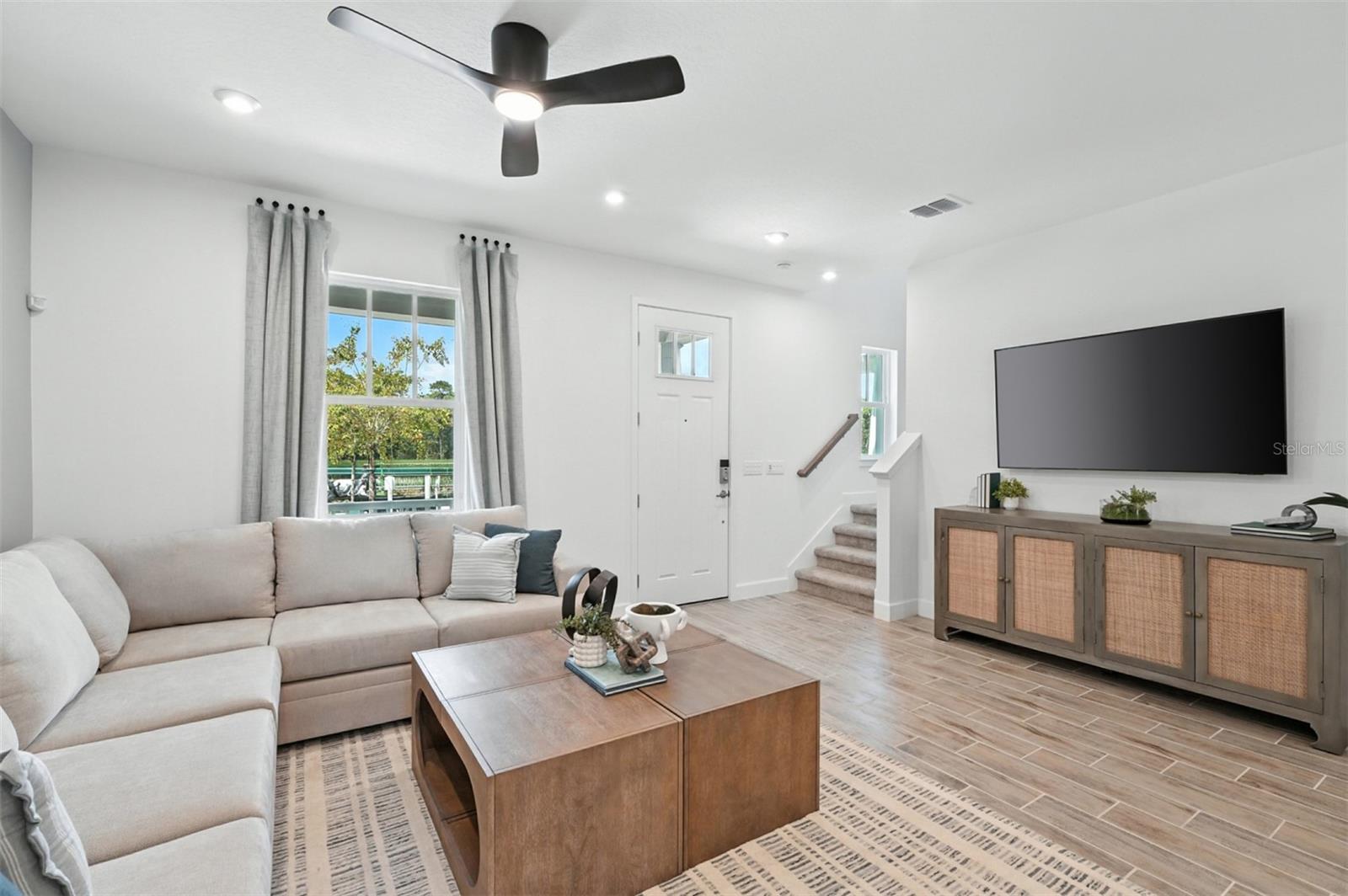 1475 Seashore Cir Property Photo 8