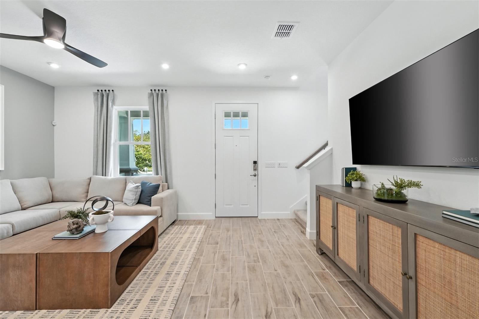 1475 Seashore Cir Property Photo 10