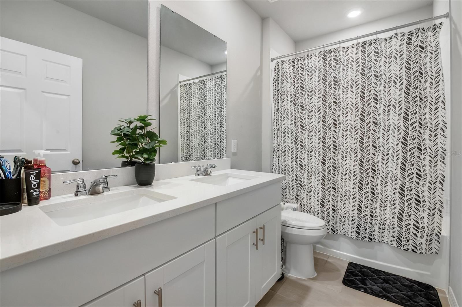 O6396269 Property Photo 6
