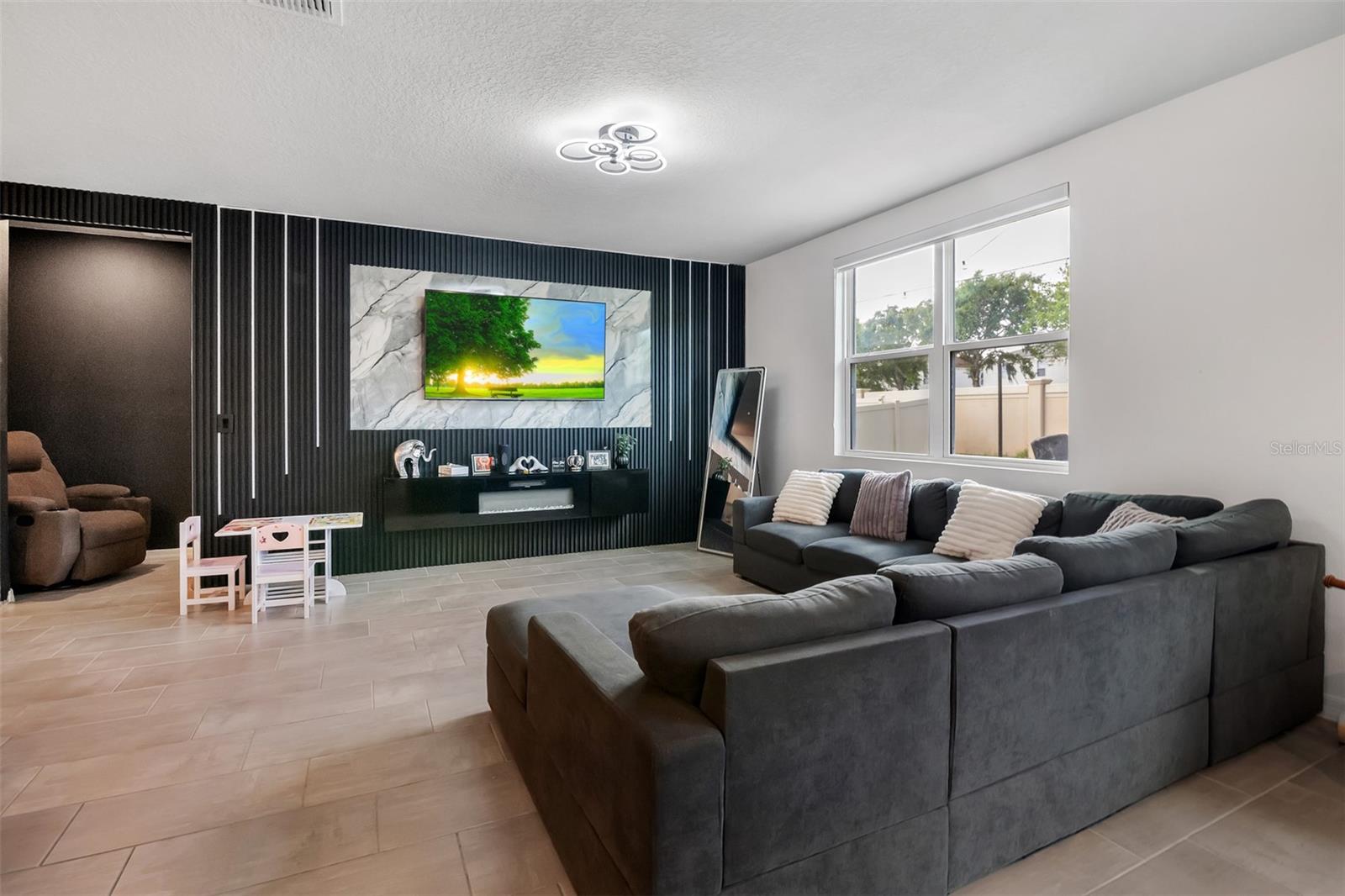 O6396269 Property Photo 11