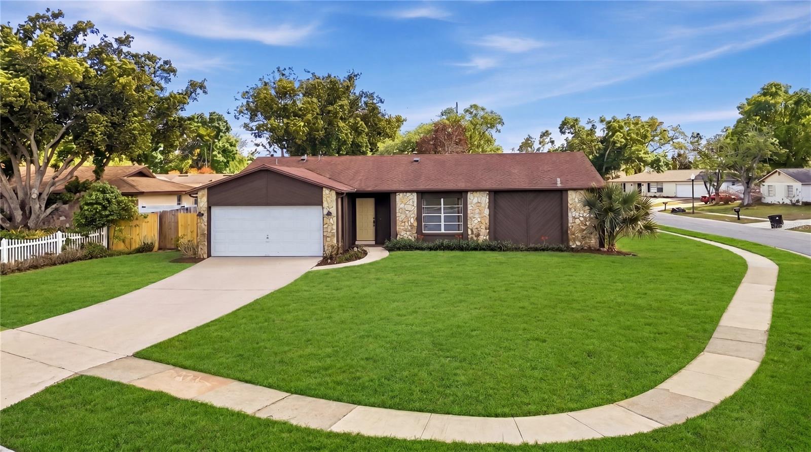 8040 Towne Ct Property Photo 1