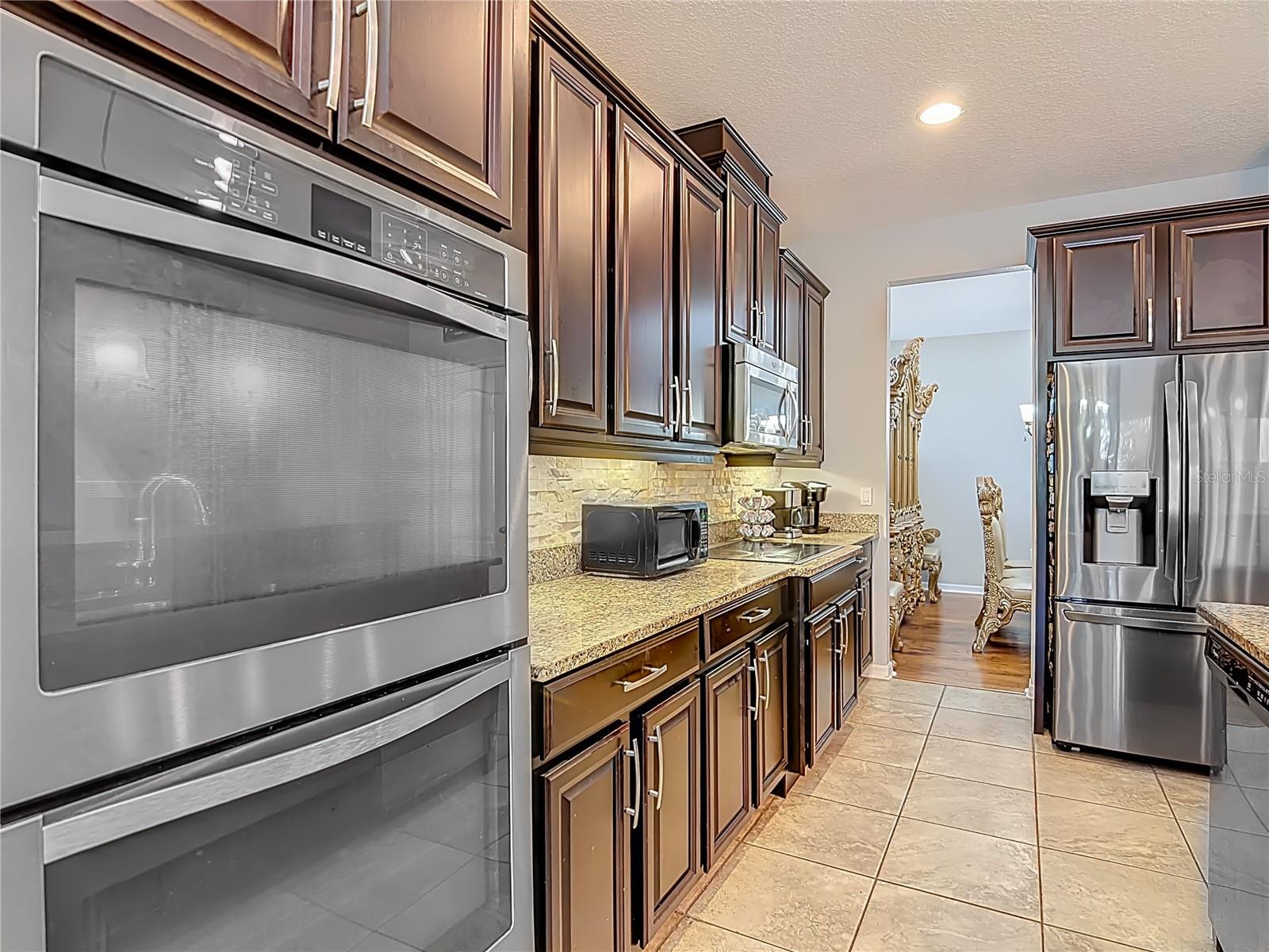 344 Magneta Loop Property Photo 3