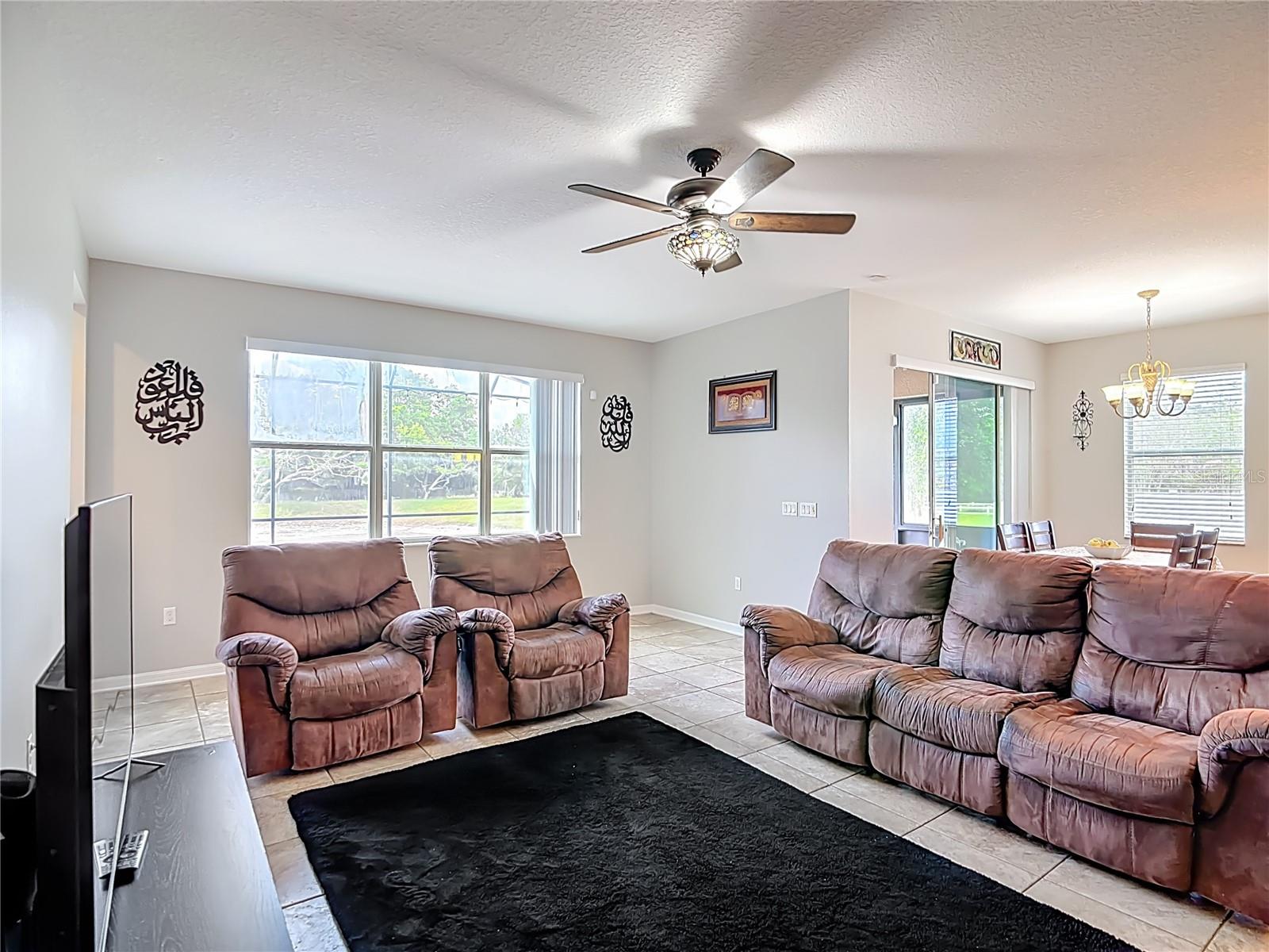 344 Magneta Loop Property Photo 11