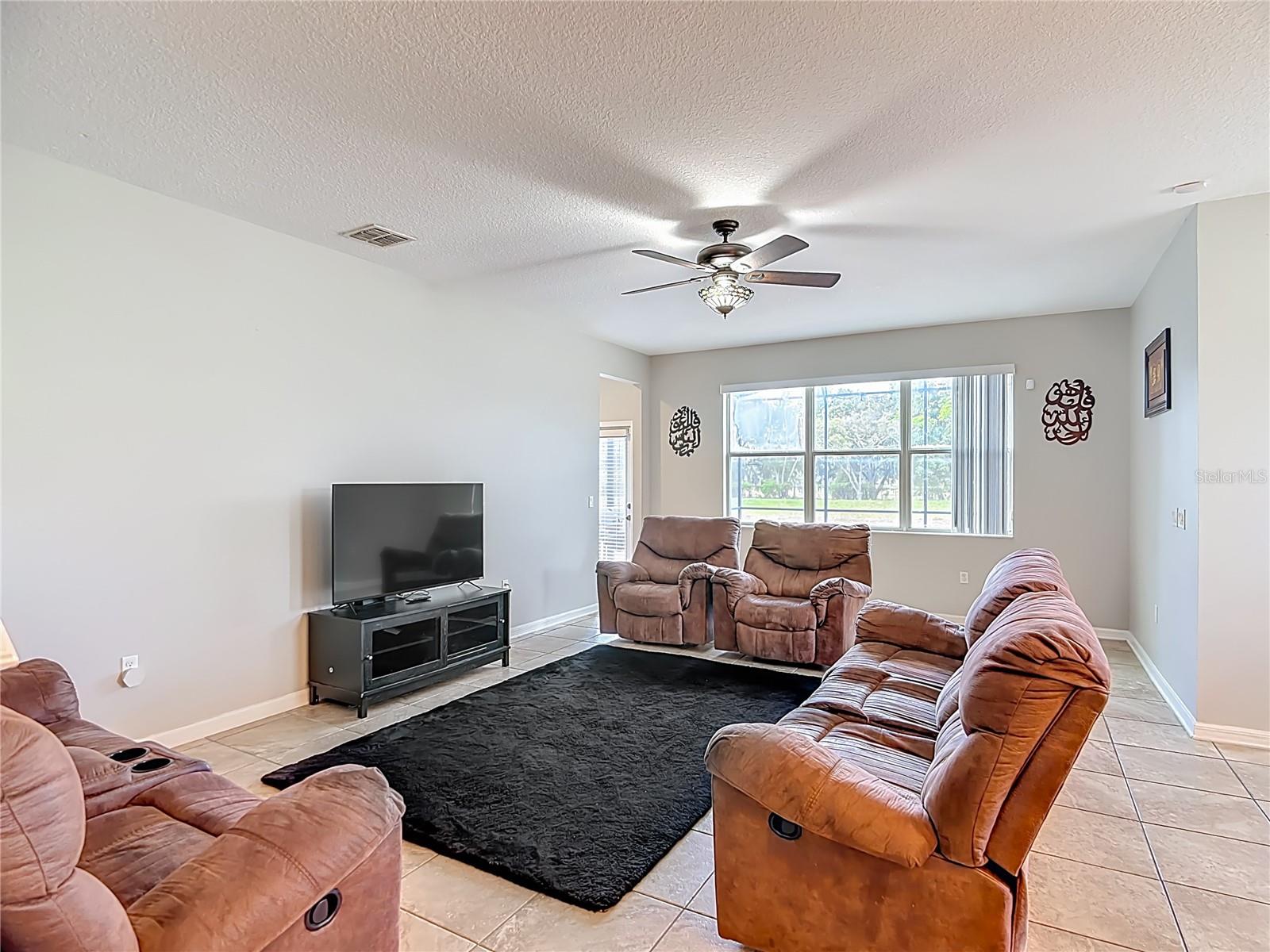 344 Magneta Loop Property Photo 12