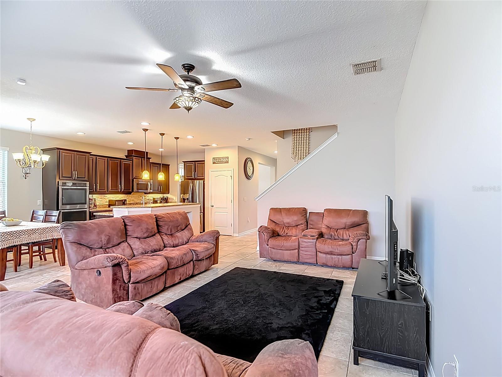 344 Magneta Loop Property Photo 13