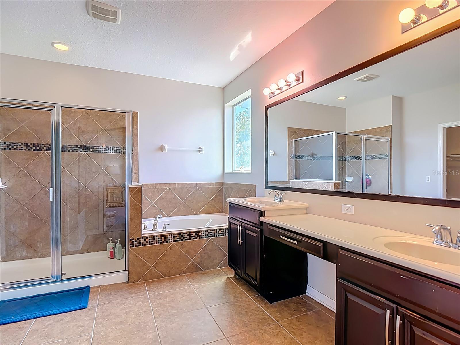 344 Magneta Loop Property Photo 15