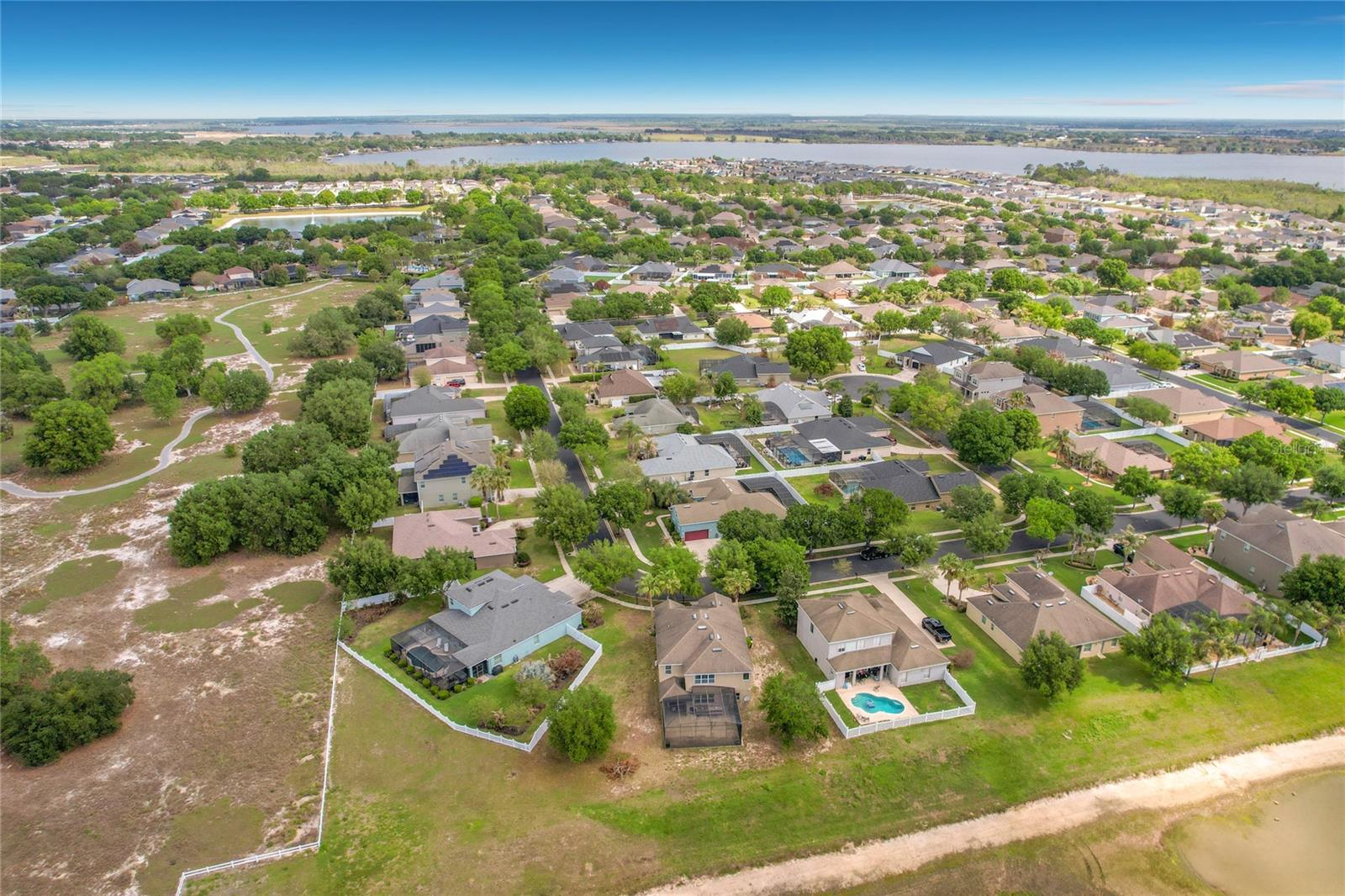 344 Magneta Loop Property Photo 43