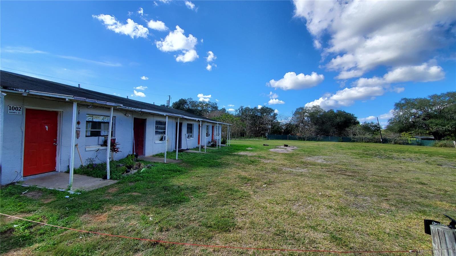 1002 Daniels St Property Photo 2