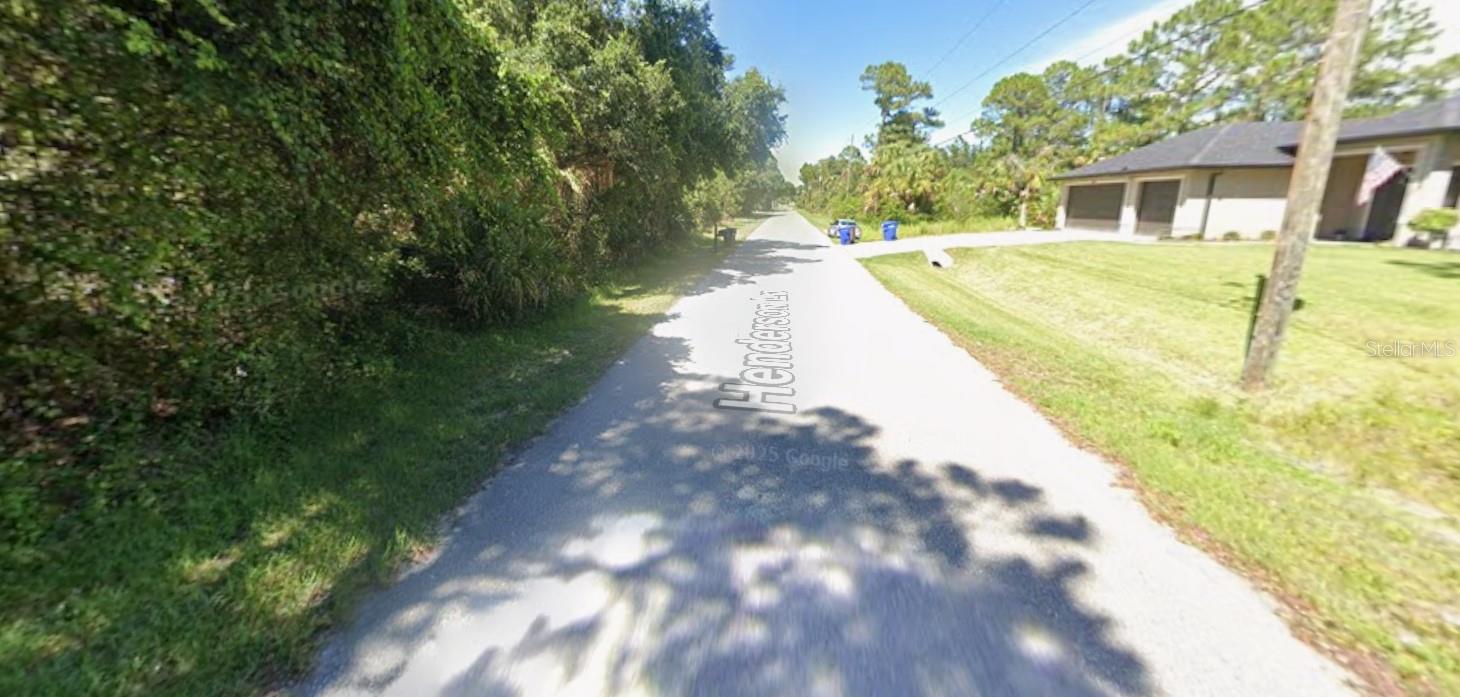 Henderson Ln Property Photo 3