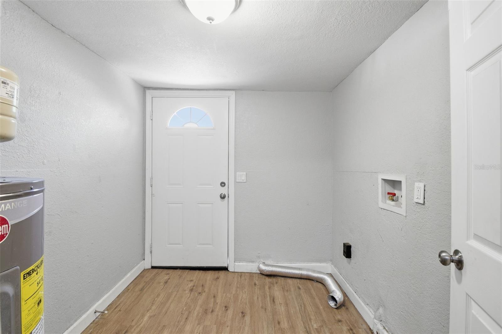 1410 E Waters Ave Property Photo 32