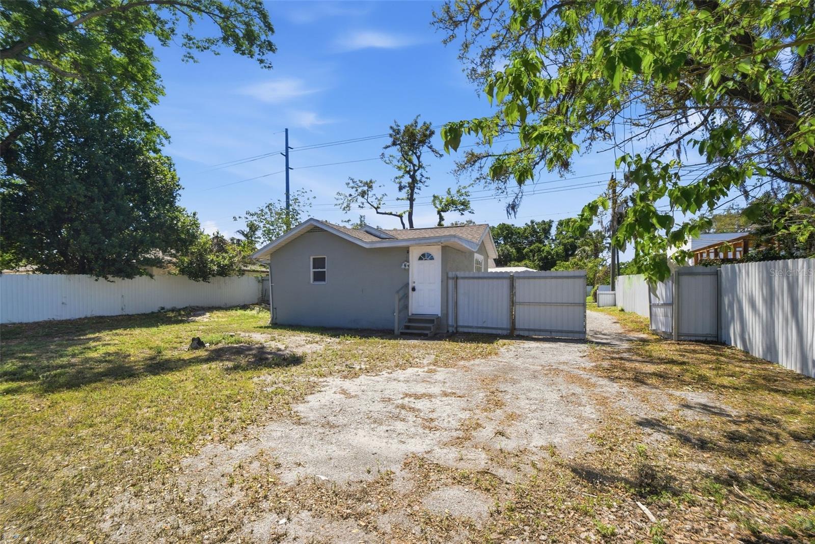 1410 E Waters Ave Property Photo 34