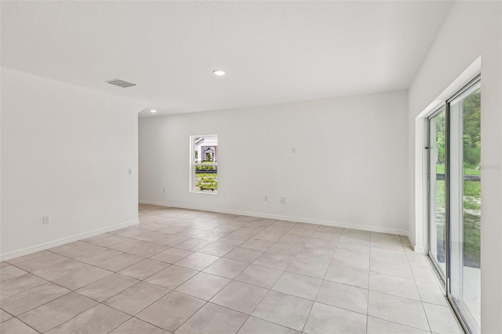 1113 Majesty Palm Cir Property Photo 4