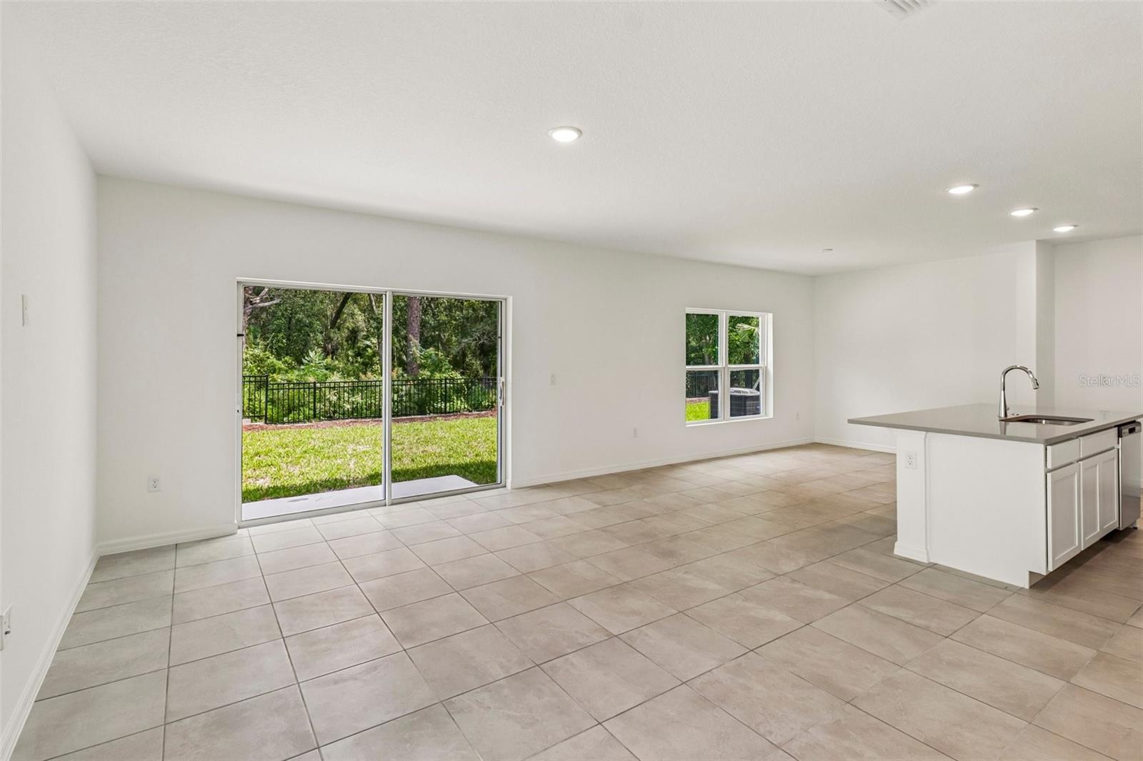 1113 Majesty Palm Cir Property Photo 6
