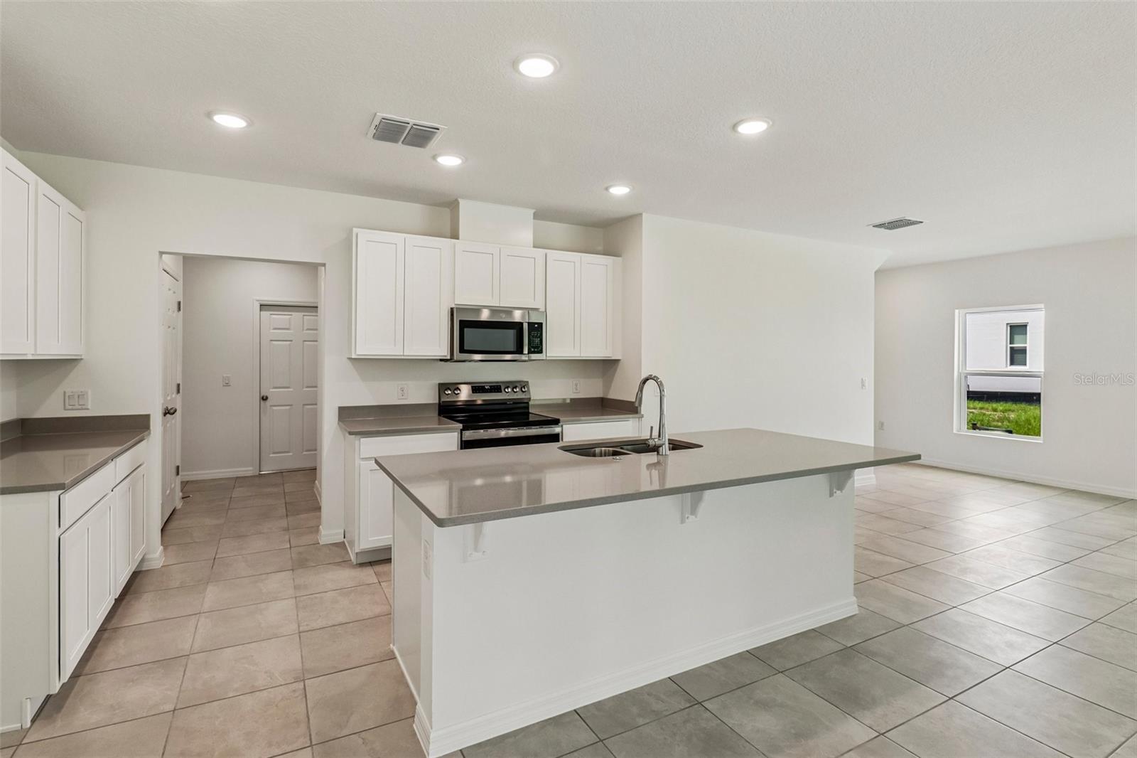 1113 Majesty Palm Cir Property Photo 12
