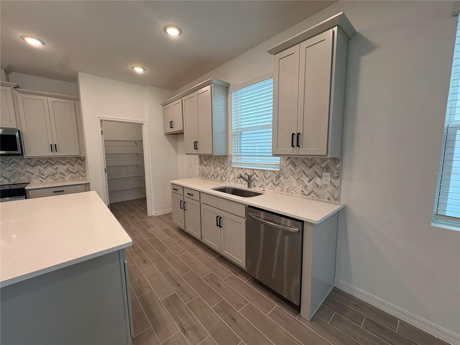 1876 Columbus Path Property Photo 6