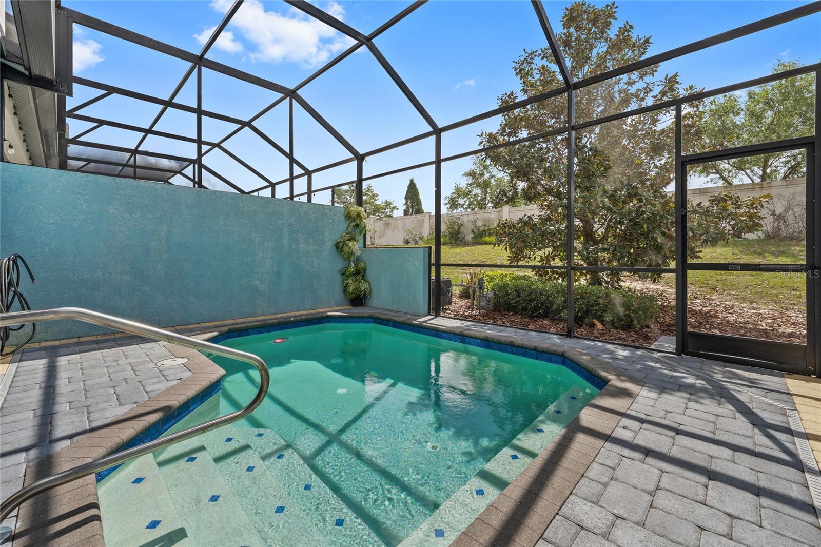 318 Captiva Dr Property Photo 2