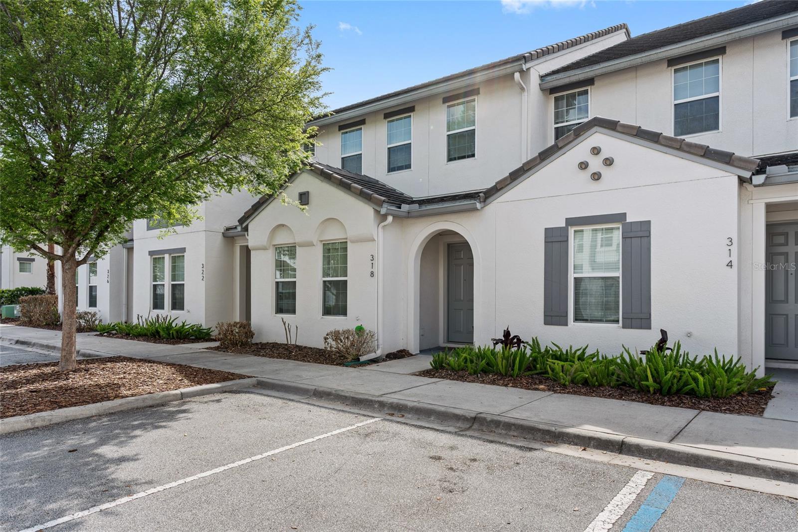 318 Captiva Dr Property Photo 5