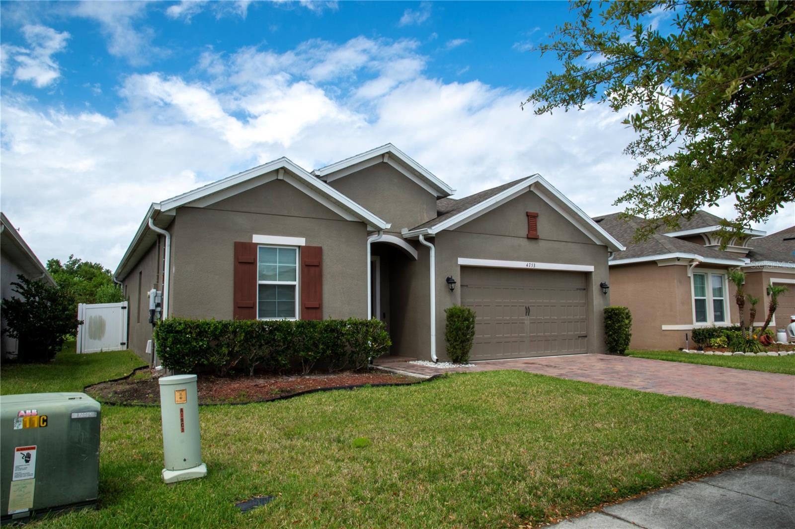 4753 Riverwalk Dr Property Photo 3