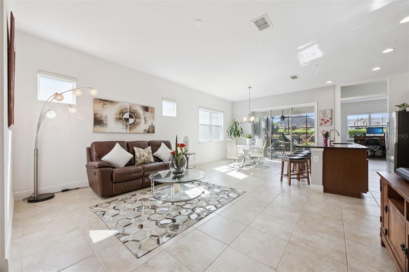 4902 W Fountainwood Dr Property Photo 4