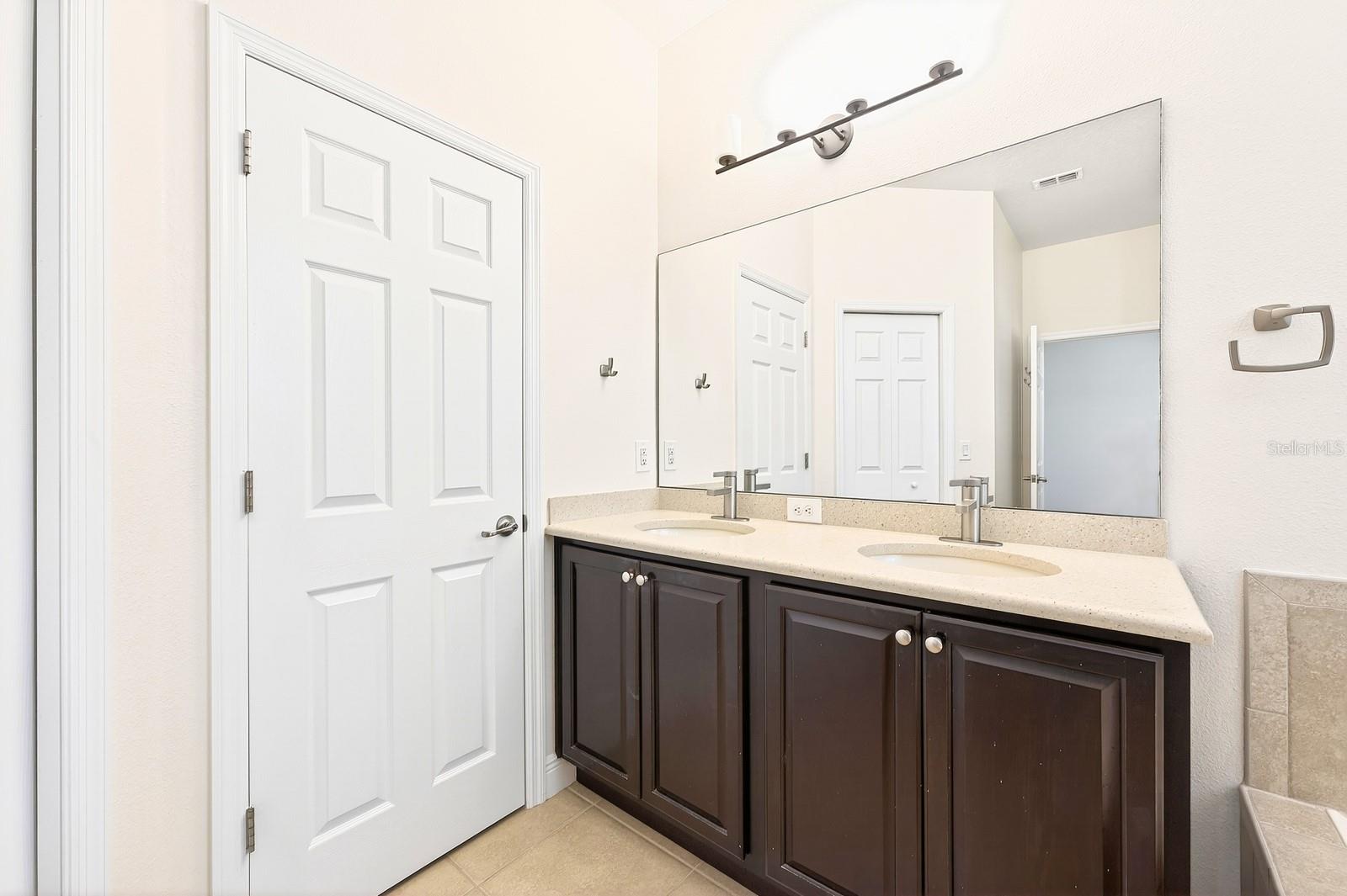 918 Seburn Rd Property Photo 17