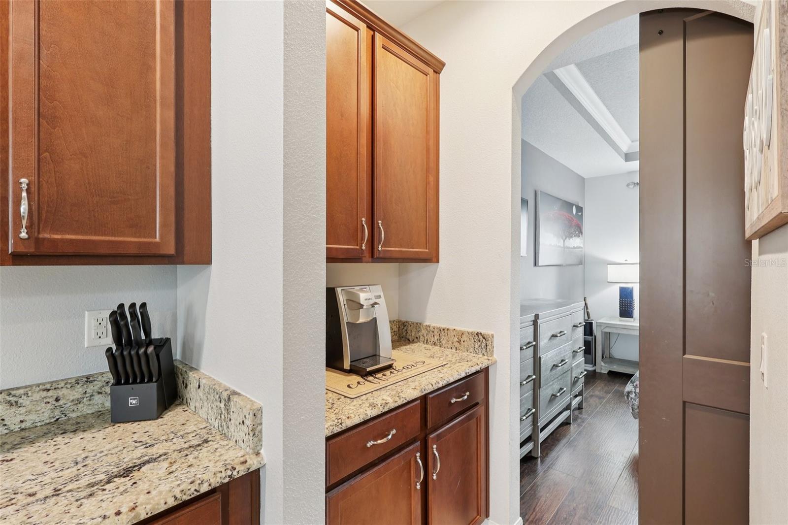O6397172 Property Photo 14