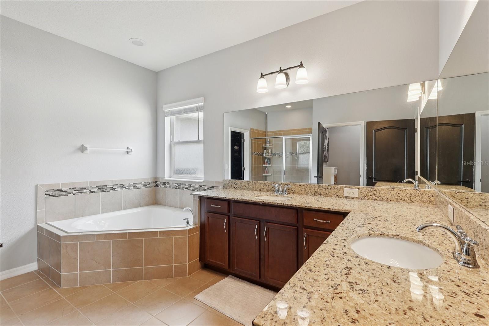 O6397172 Property Photo 26