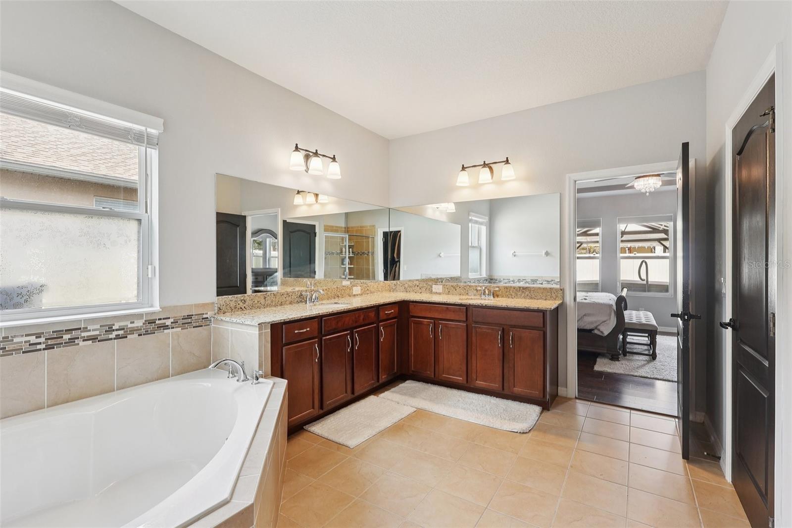 O6397172 Property Photo 27