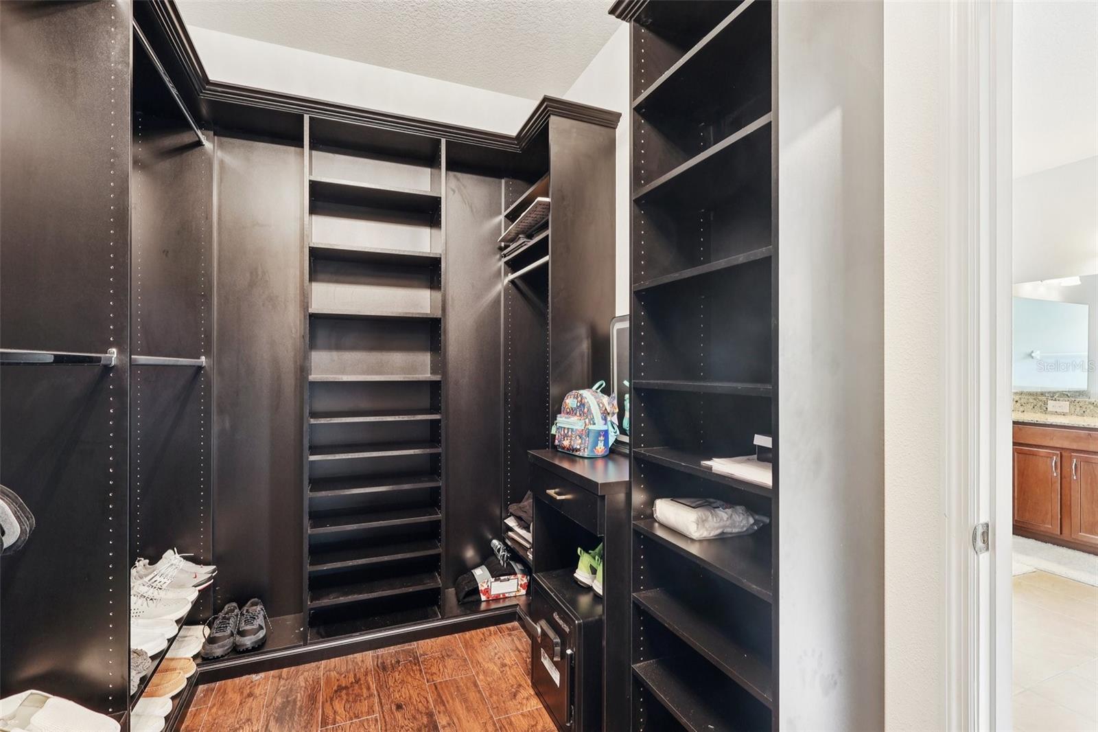O6397172 Property Photo 28