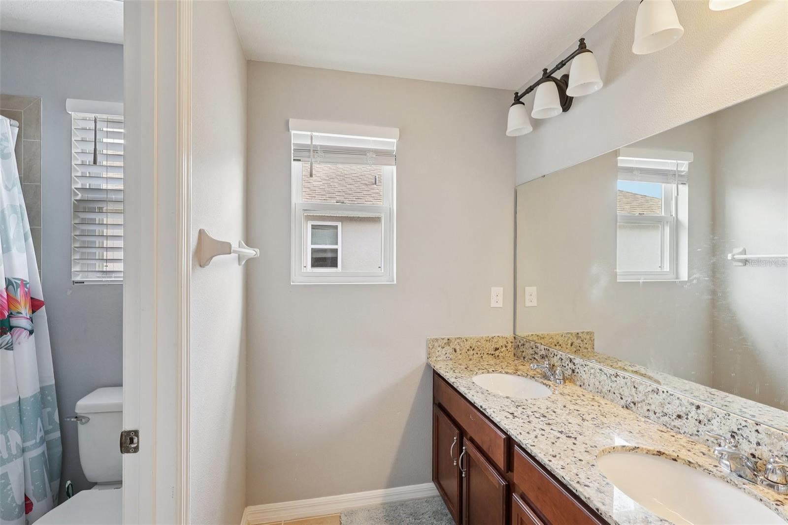 O6397172 Property Photo 35