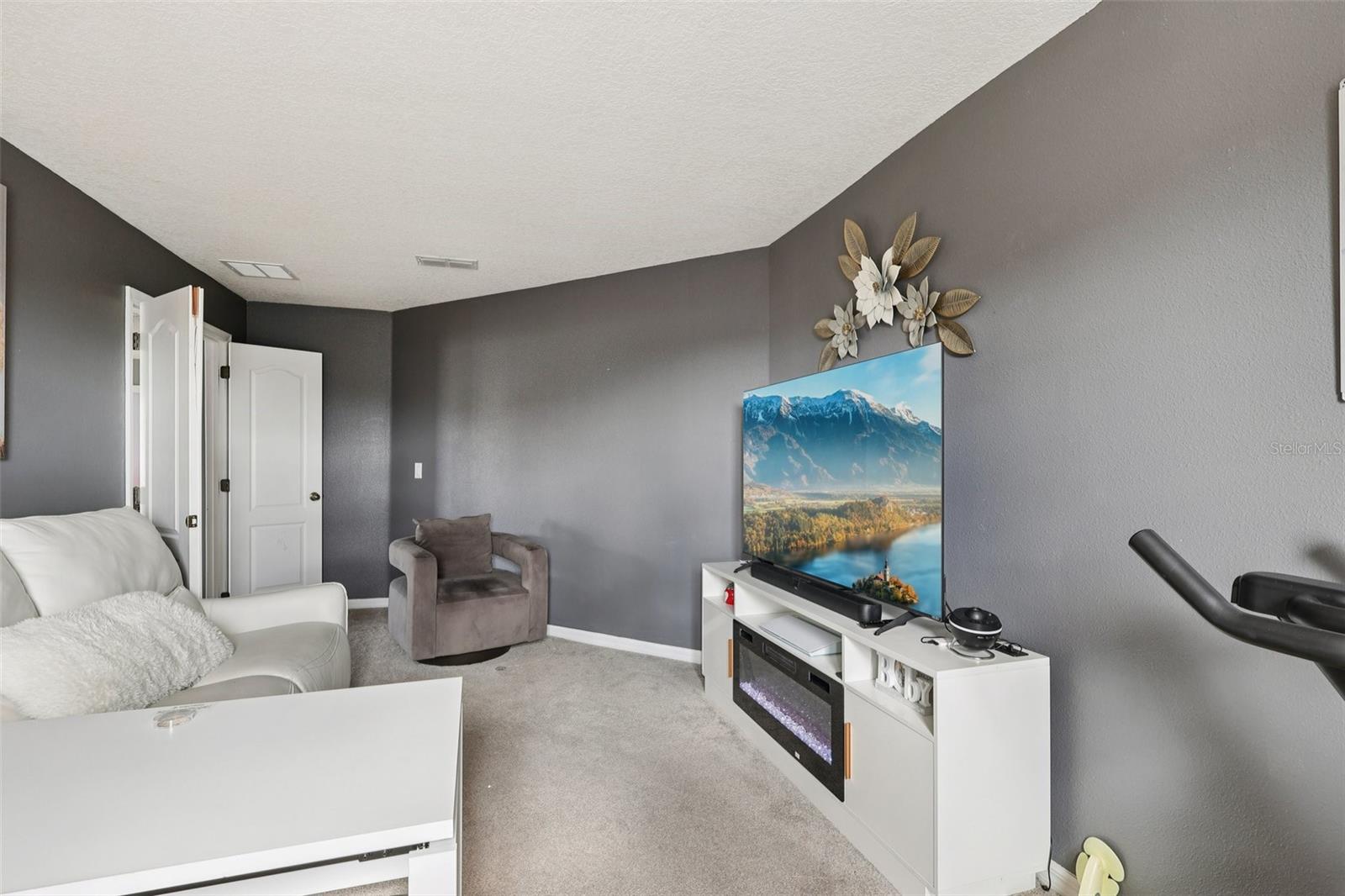 O6397172 Property Photo 40