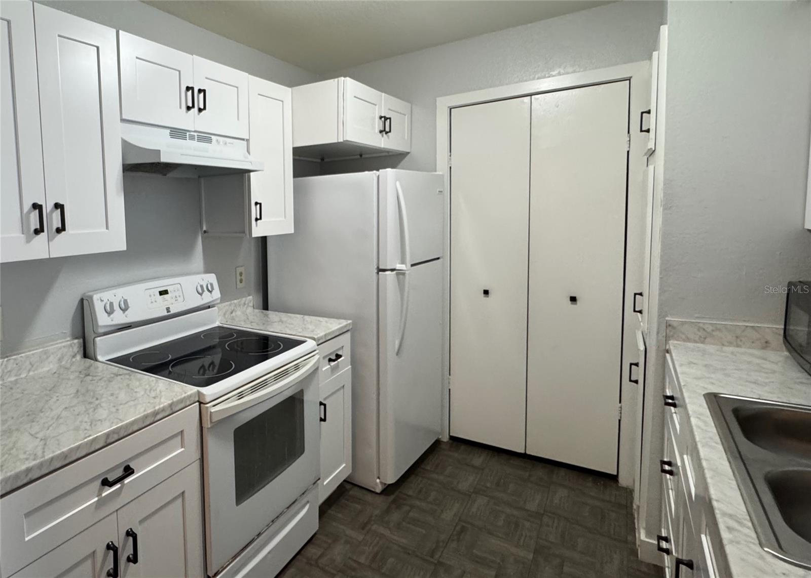 5540 Devonbriar Way #203 Property Photo 3