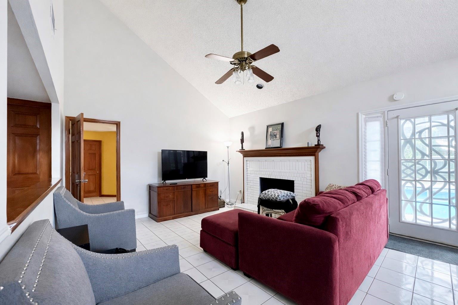 2627 Coventry Ln Property Photo 6