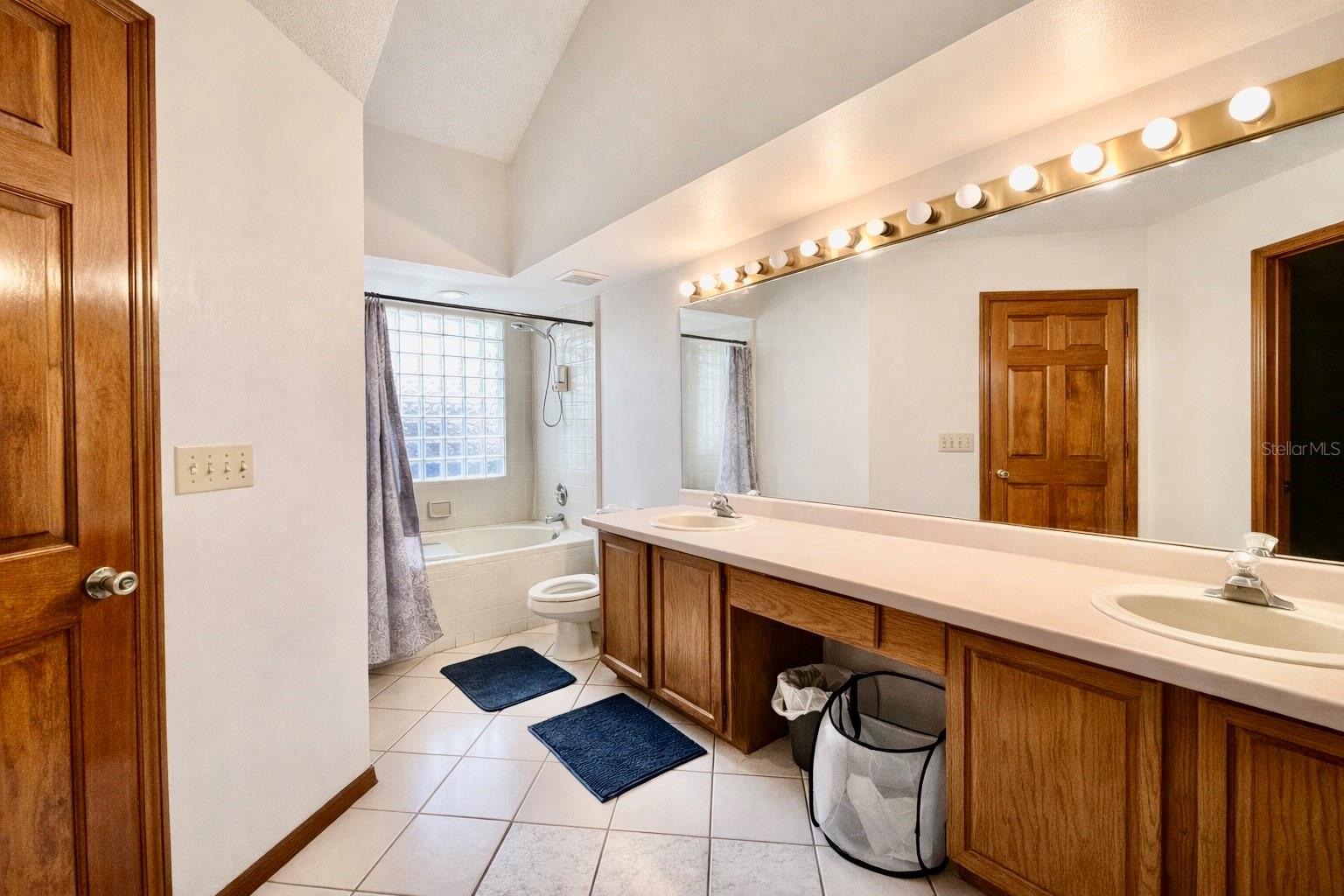 2627 Coventry Ln Property Photo 11
