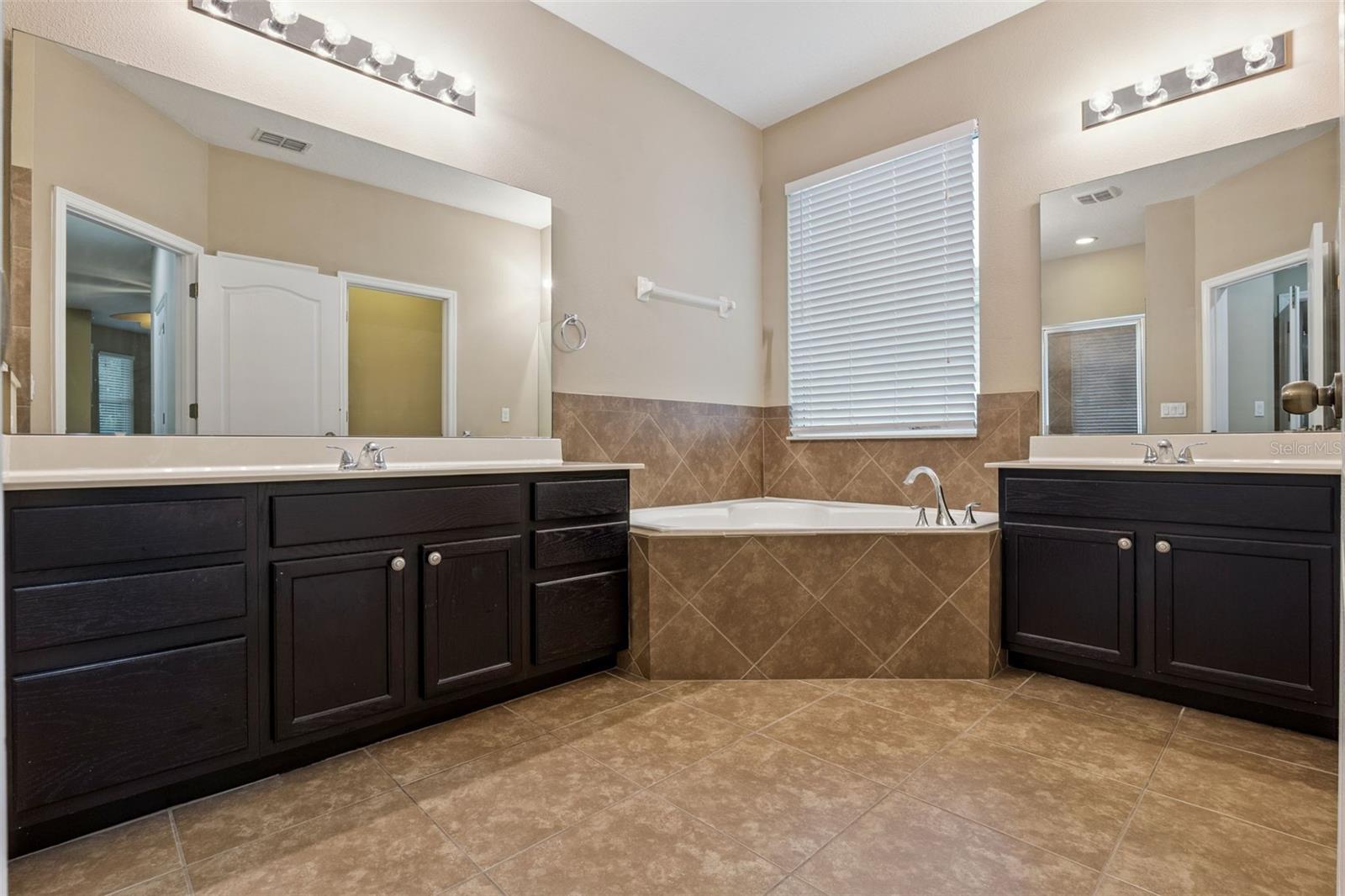 2028 Misty Glen Dr Property Photo 19