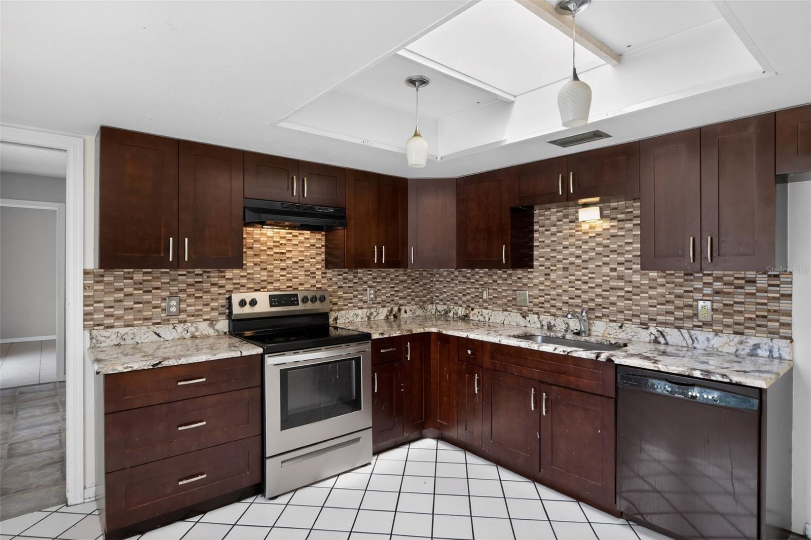 175 Sheridan Ave Property Photo 9