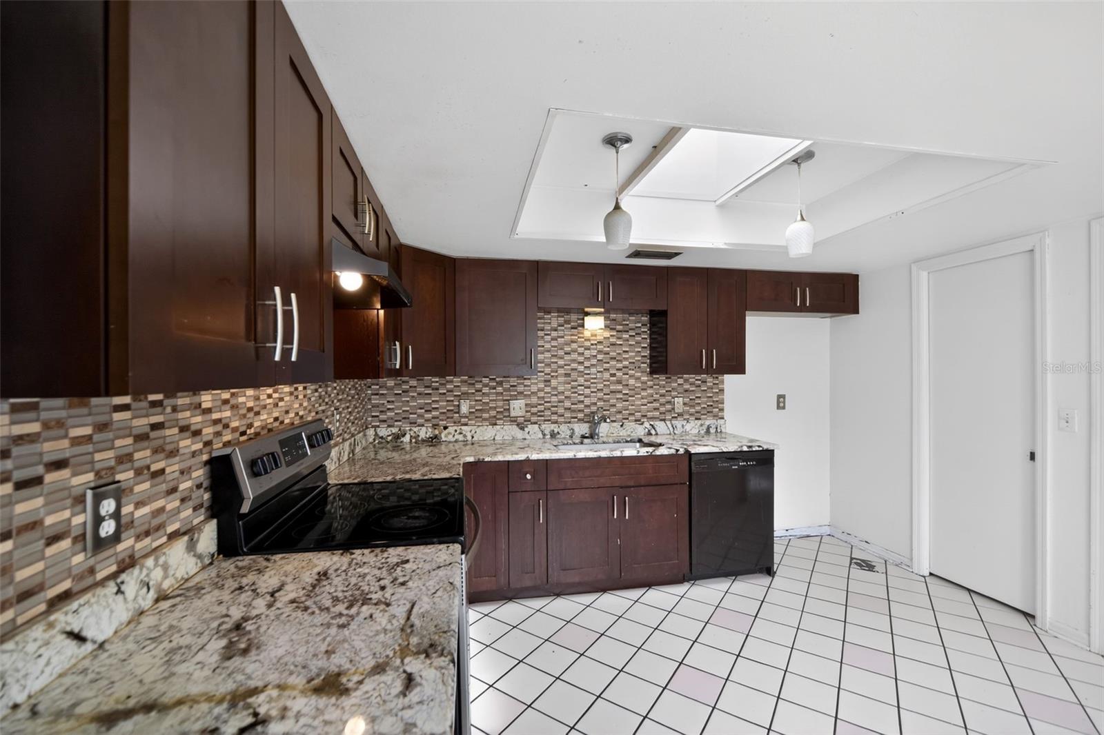 175 Sheridan Ave Property Photo 10
