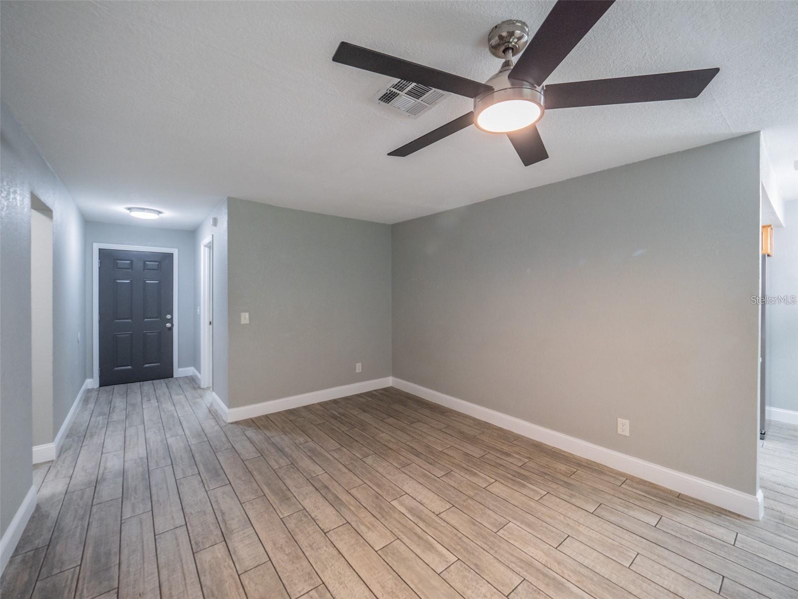 2419 Rio Pinar Lakes Blvd Property Photo 6