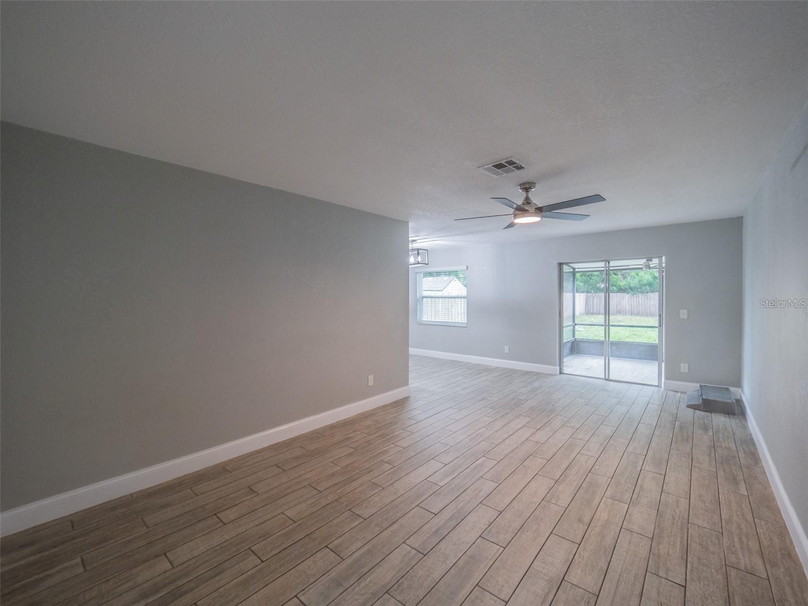 2419 Rio Pinar Lakes Blvd Property Photo 8