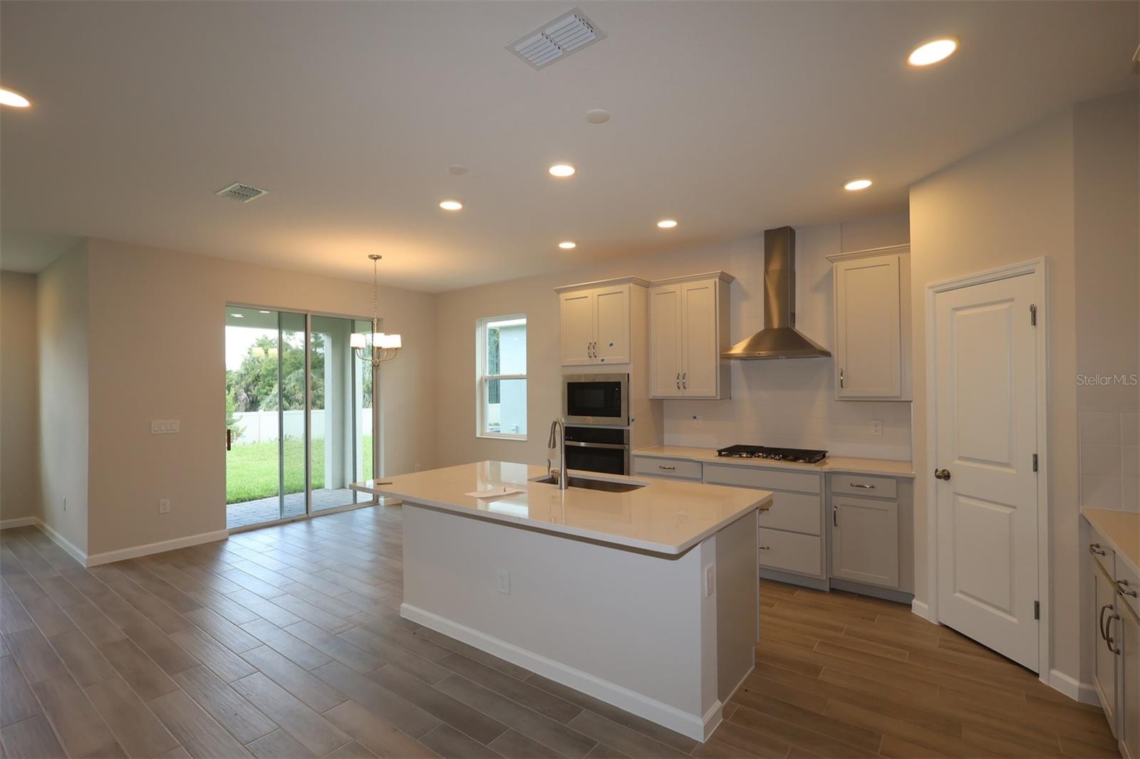 1302 Hyde St Property Photo 2