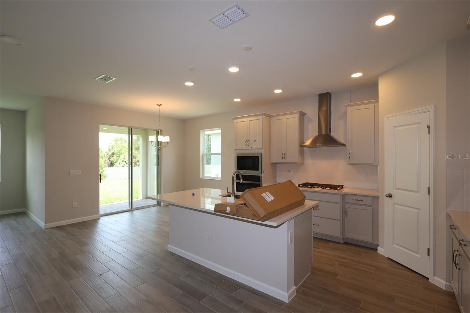 1302 Hyde St Property Photo 3