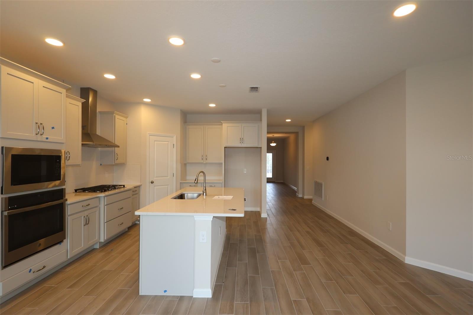 1302 Hyde St Property Photo 4