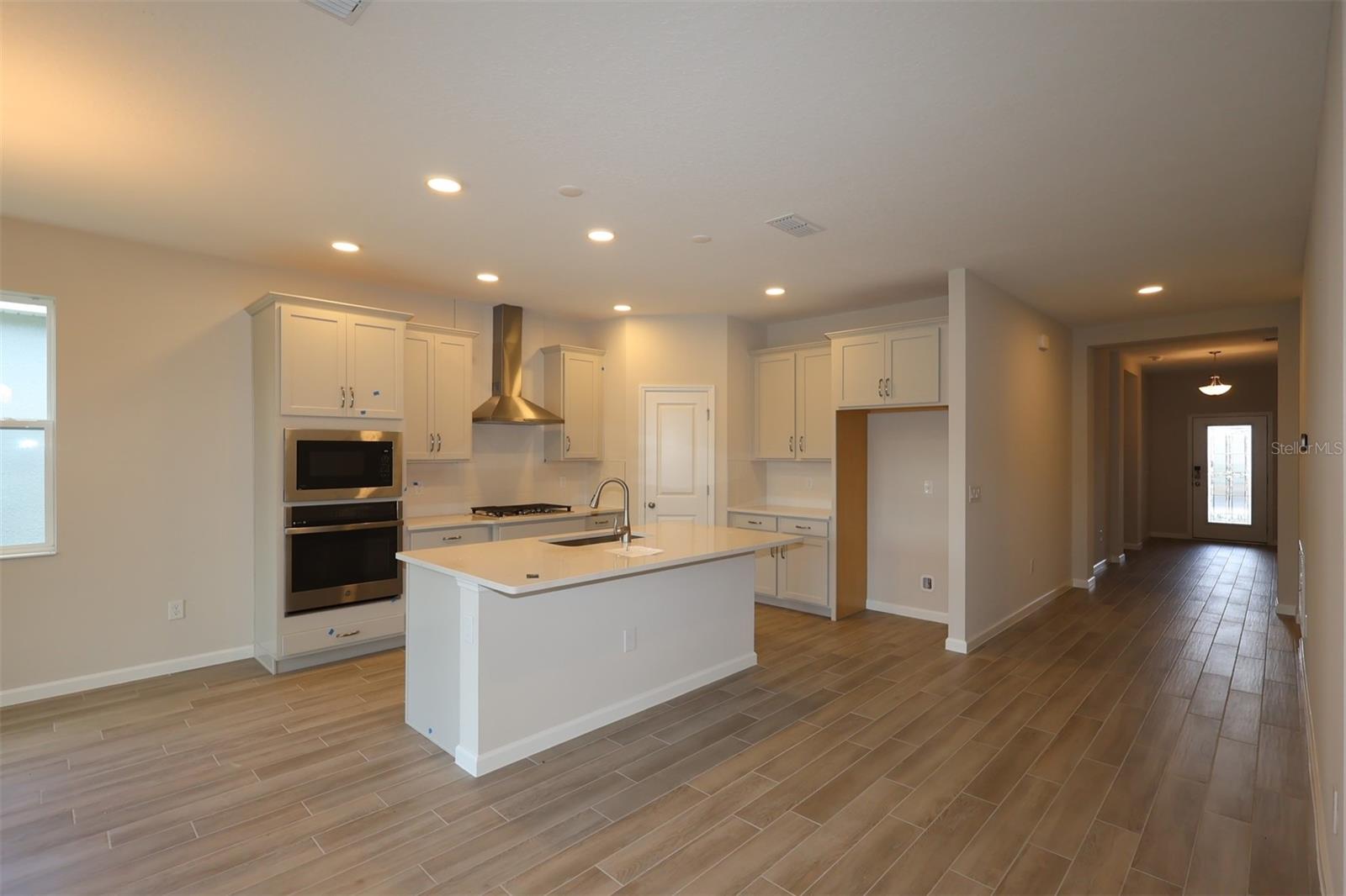 1302 Hyde St Property Photo 5