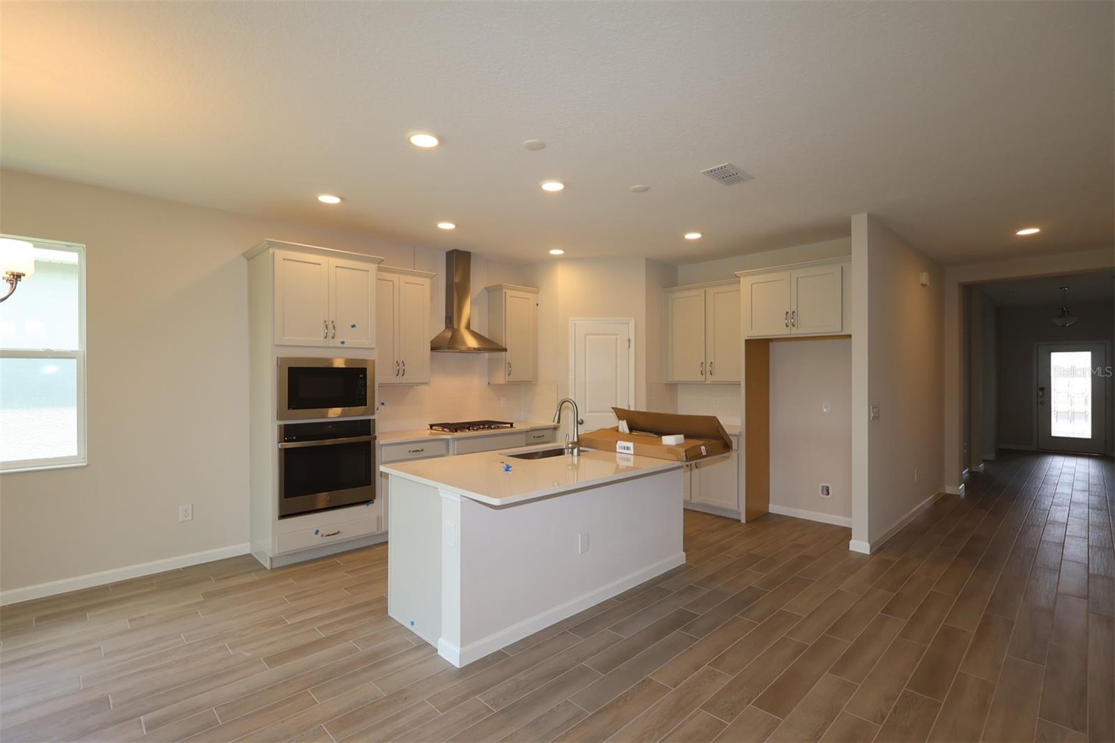1302 Hyde St Property Photo 6
