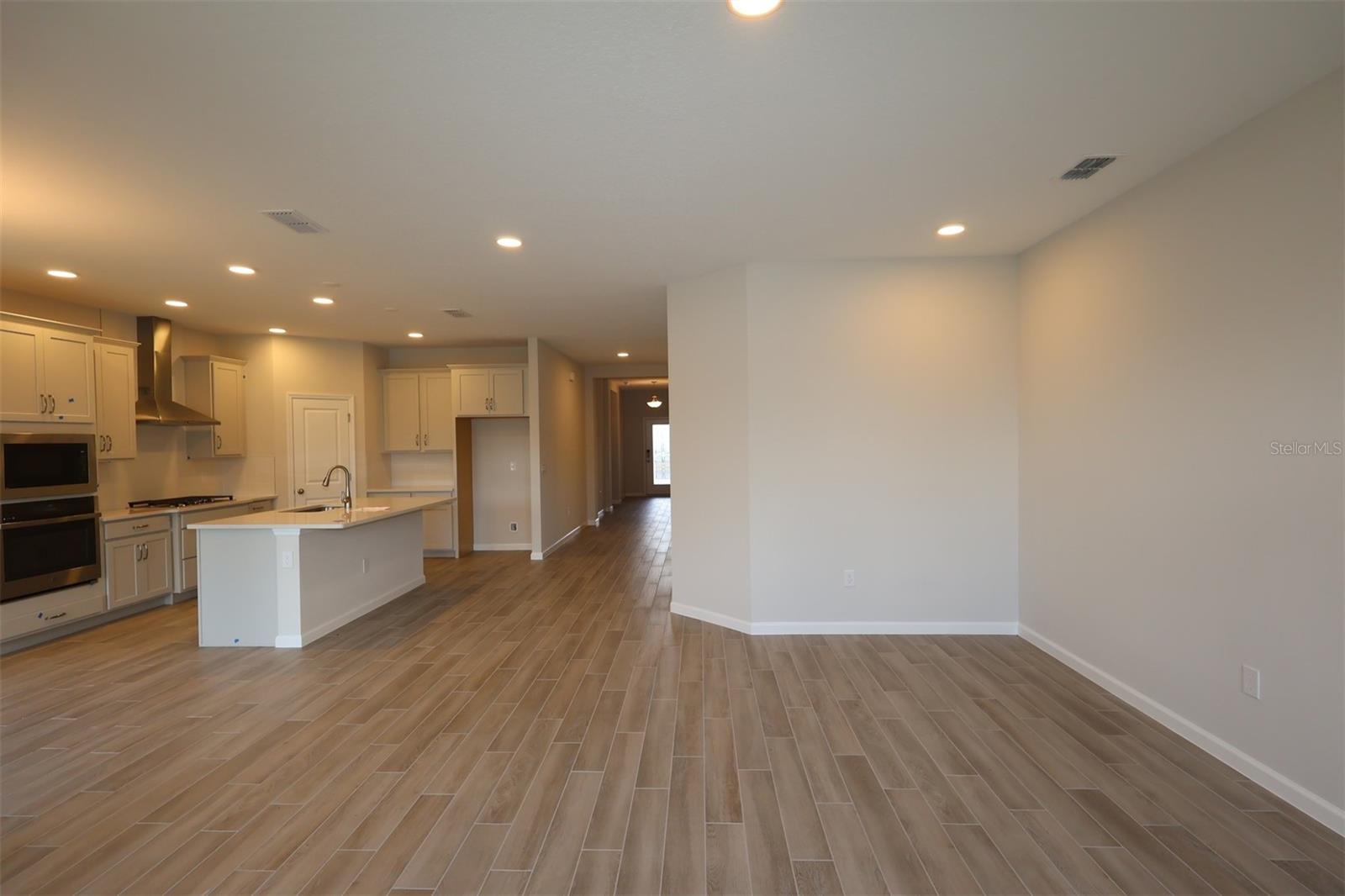 1302 Hyde St Property Photo 6