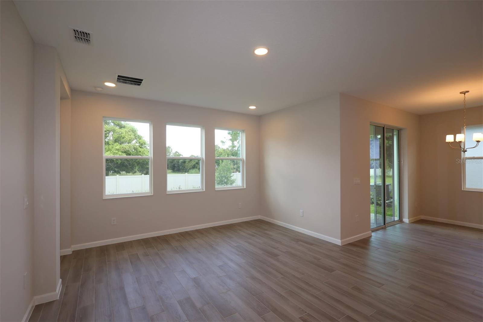 1302 Hyde St Property Photo 8