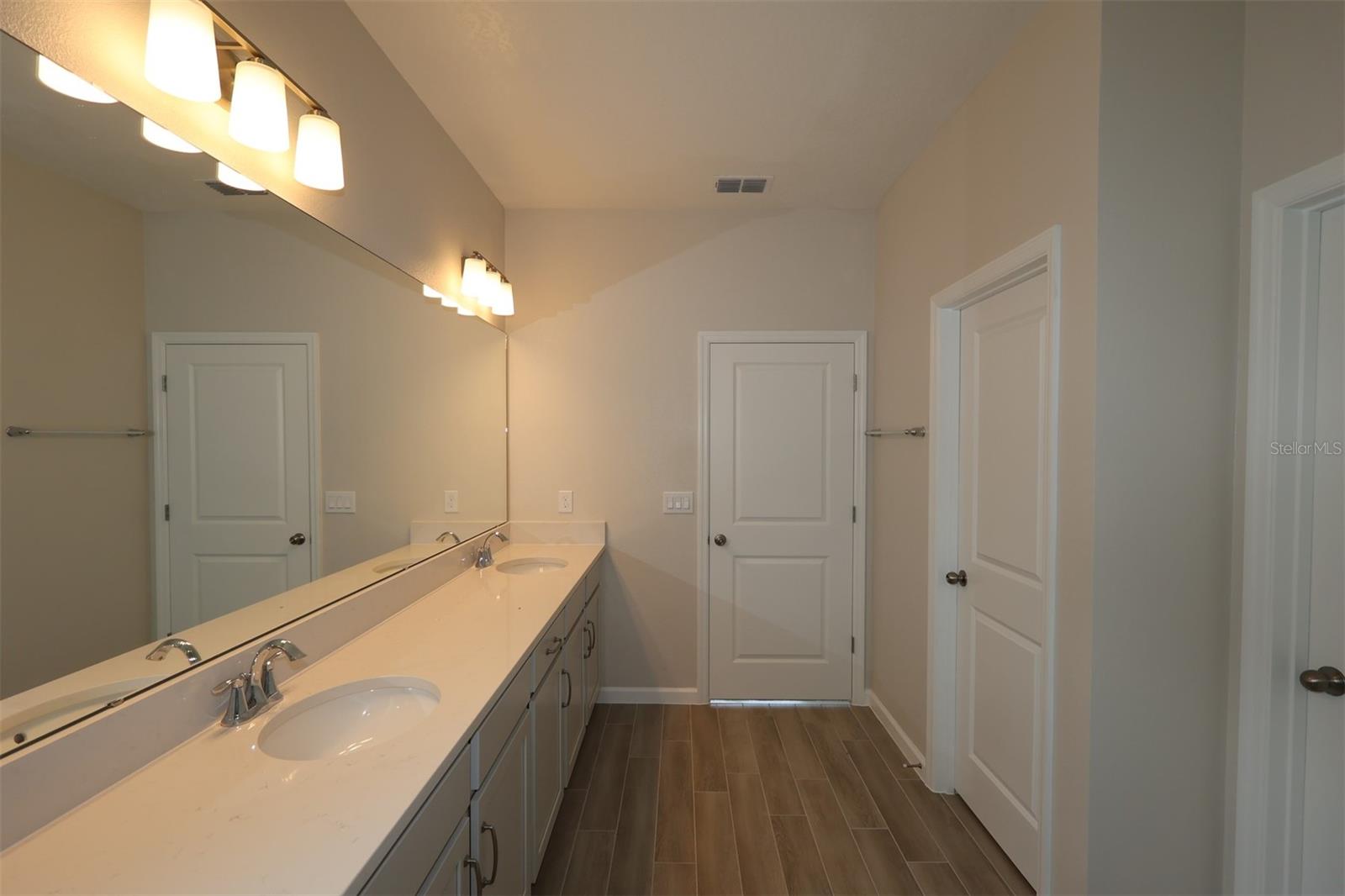 1302 Hyde St Property Photo 22
